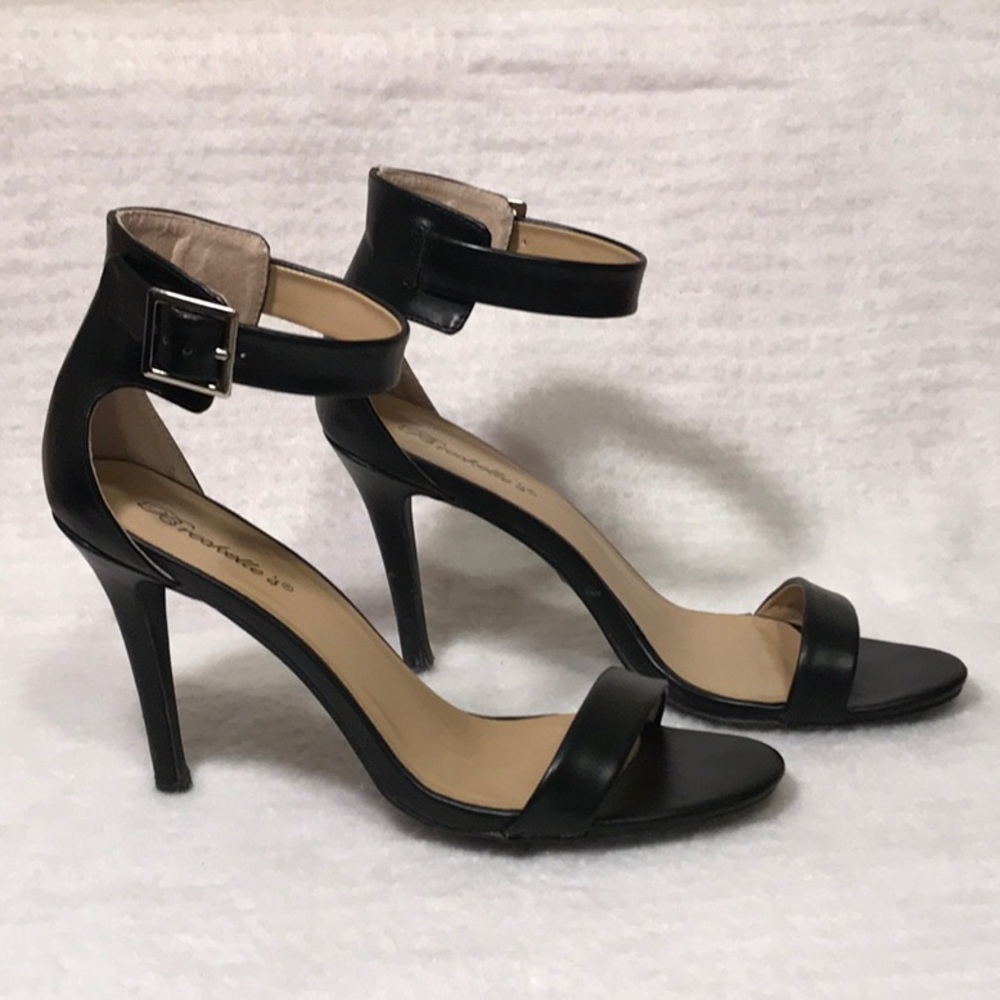 Breckelle’s Heeled Sandals